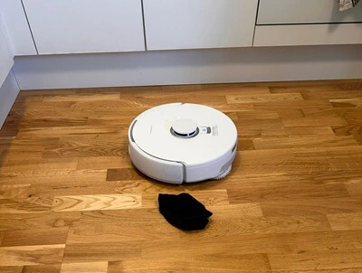 Testar robotens hinderdetektering